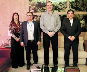 Four-person group: BBF CEO Milton Steagal, acting president of Grupo RBA, Camilo Centeno, Commercial Director of Grupo RBA, Nilton Lobato, and Patrícia Tupinambá, business executive of DIÁRIO DO PARÁ and DIÁRIO ONLINE (Dol)