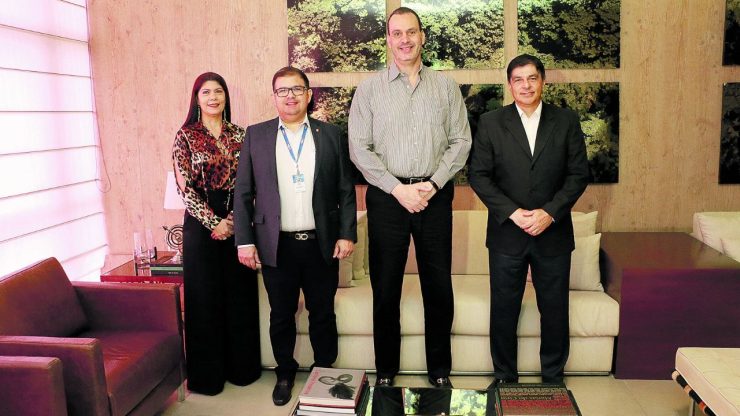 Four-person group: BBF CEO Milton Steagal, acting president of Grupo RBA, Camilo Centeno, Commercial Director of Grupo RBA, Nilton Lobato, and Patrícia Tupinambá, business executive of DIÁRIO DO PARÁ and DIÁRIO ONLINE (Dol)