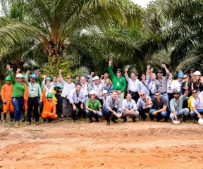 Team-at-work-at-the-launch-of-the-BBF-SAF-palm-oil-project-in-Roraima-in-April-2022-Photo-Camila-Batista