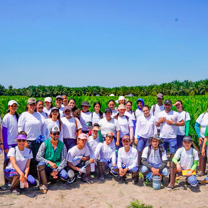 image of visitors getting to know family farming, one of the many social actions of the grupo BBF
