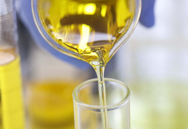 Illustration of a glass jar with vegetable oil being handled in the laboratory