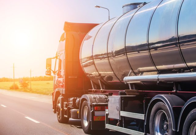 Image of a truck carrying biodiesel from grupo BBF