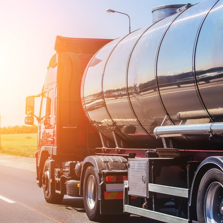 Image of a truck carrying biodiesel from grupo BBF