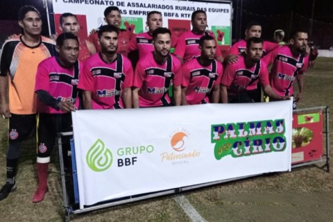 soccer team in the final of the fut7 championship and rural workers